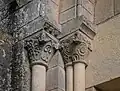 Chapiteaux du portail.
