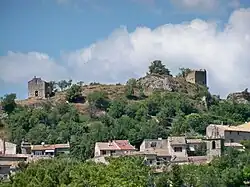 Chapelle Sainte-Agathe et le donjon.