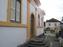 Côté gauche de l'église.