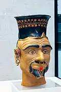 Rhyton plastique représentant Charun, Vulci, IVe&nbsp;siècle&nbsp;av. J.-C., Collections d'Antiquités de l'État bavarois.