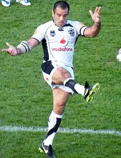 Description de l'image Stacey Jones kicking.jpg.