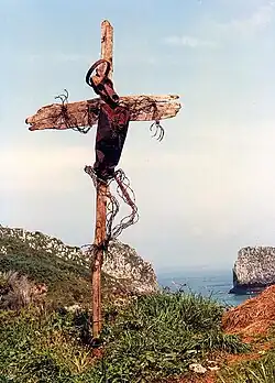 1983, Le barbelé du Christ, assemblage, hauteur : 250&nbsp;cm, la côte cantabrique