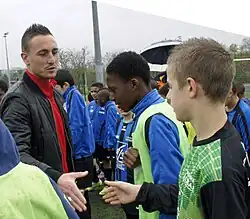 Gaetan Courtet avec les jeunes du quartier Croix-Rouge de Reims.
