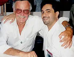 photo en couleur de deux hommes souriant