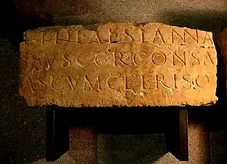 Fragment avec le nom de Stanna gravé