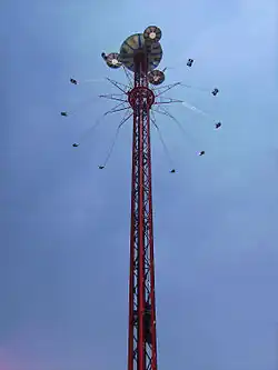 L'attraction « Star Flyer » du parque de Atracciones de Madrid.