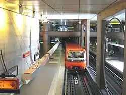 Rame de métro dans la station « Gorge de Loup ».