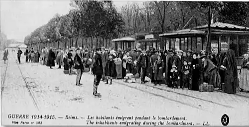 Départ des rémois à la station de Reims Promenade en 1914.