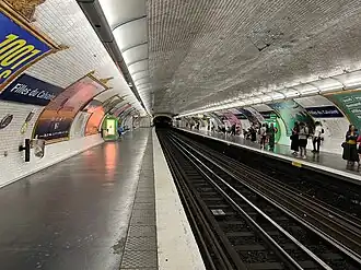 Les de la station, vus en direction de Balard.