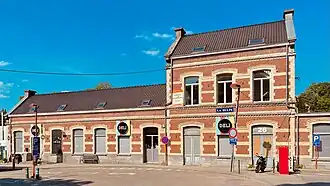 Superette installé au rez-de-chaussée.