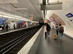 Les quais vus en direction de La Courneuve - 8 Mai 1945.
