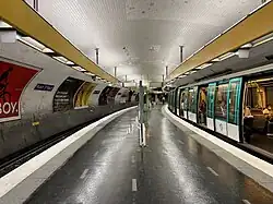 Quais de la ligne 5.