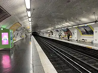 Les quais vus en direction de Mairie de Montreuil.