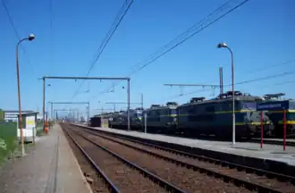 L'arrêt et ses voies de service.