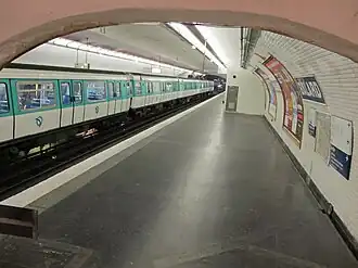 Le quai d'arrivée vu depuis la sortie d'origine.