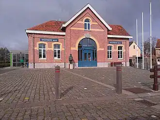 Ancienne gare, restaurée, de Moerbeke.
