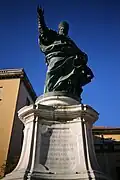 Francesco Nuvolone, monument à Pie V, situé en face du Collège et inauguré en 1692.
