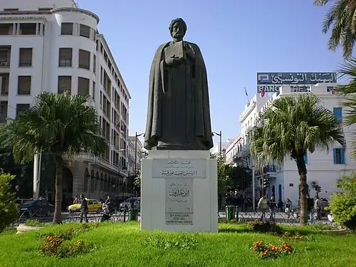 Statue d'Ibn-Khaldoun.