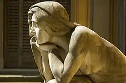 Statue de la terrasse.