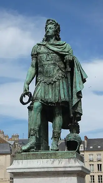 Statue de Louis XIV (1828), Caen, place Saint-Sauveur.