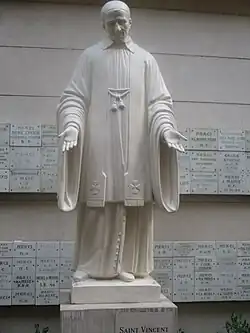 Statue de Saint Vincent de Paul.