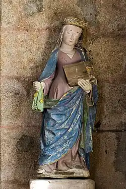 Statue en pierre polychrome de l'église Saint-Hilaire au Neufbourg.
