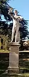 Réplique de la statue le Fauconnier du parc de Briguiboul qui exista au jardin de l'Évêché avant d'être fondue en 1943.