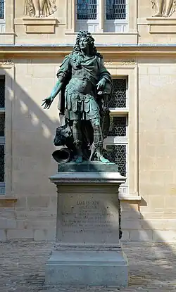 Autre vue de la statue.