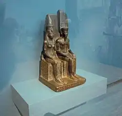 Mout et Amon lors de l'exposition Servir les dieux d'Égypte au musée de Grenoble.