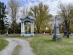 Cimetière de la paroisse Sainte-Élizabeth, rue de l'Église.