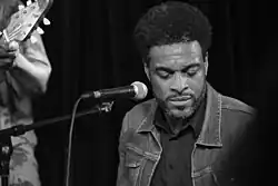 Description de l'image Stefan Filey en concert.jpg.