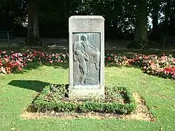 Stèle à la mémoire de Charles Lenoir.