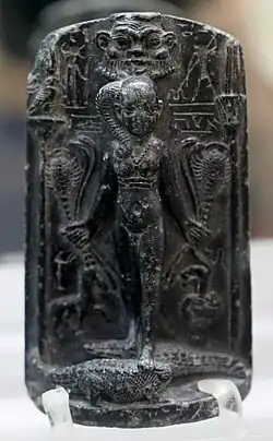 Stèle d'Horus sur des crocodiles.