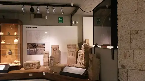 Stèles de Nora (cité punique), 15&nbsp;km S. de Cagliari).