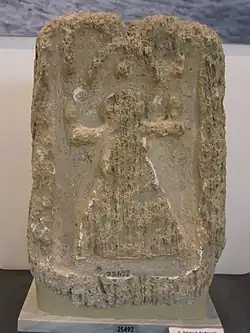 Stèle du tophet de Nora exposée au musée archéologique de Nora.