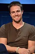 Stephen Amell incarne Oliver Queen / Green Arrow