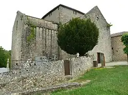 L'entrée et le cimetière