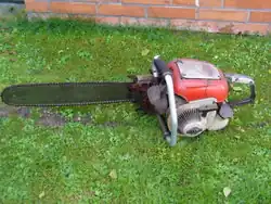 La tronçonneuse Stihl contra.