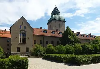 De la Maison de la police (ouest).