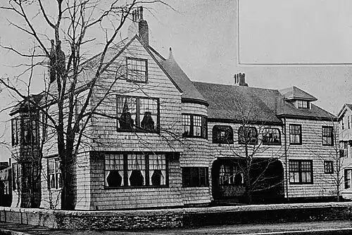 Mary Fiske Stoughton House, Cambridge, Massachusetts (1882-1883), Henry Hobson Richardson, architecte.