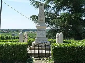 Le monument aux morts.