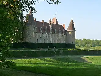 Le château de Pressac.