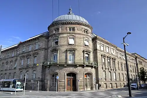 Vue de la tour de section ovale, à l'angle de la place de la Gare et de l'ex-Kronenburger Ring.