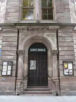 Millésime gravé au-dessus de l'entrée