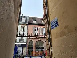 Ancienne grille à l'entrée de l'impasse.