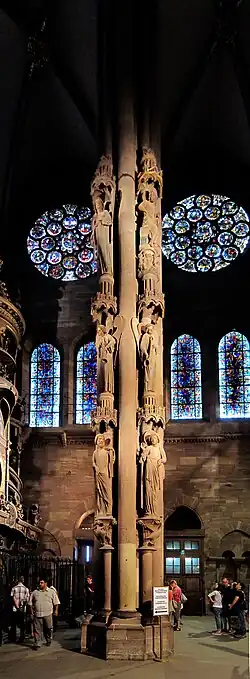 Photographie montrant le pilier dans son intégralité.