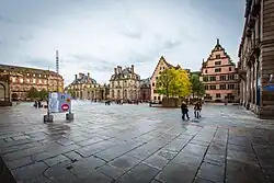 Vue générale de la place après réaménagement.