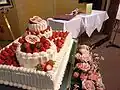 Un gâteau de mariage aux fraises