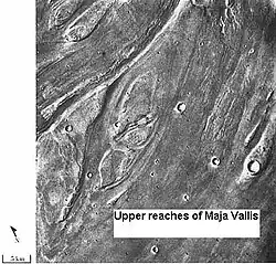 Îles dans Maja Valles dont la forme particulière suggère une ancienne circulation d'eau.