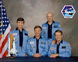 Donald H. Peterson, Paul J. Weitz, F. Story Musgrave et Karol J. Bobko
